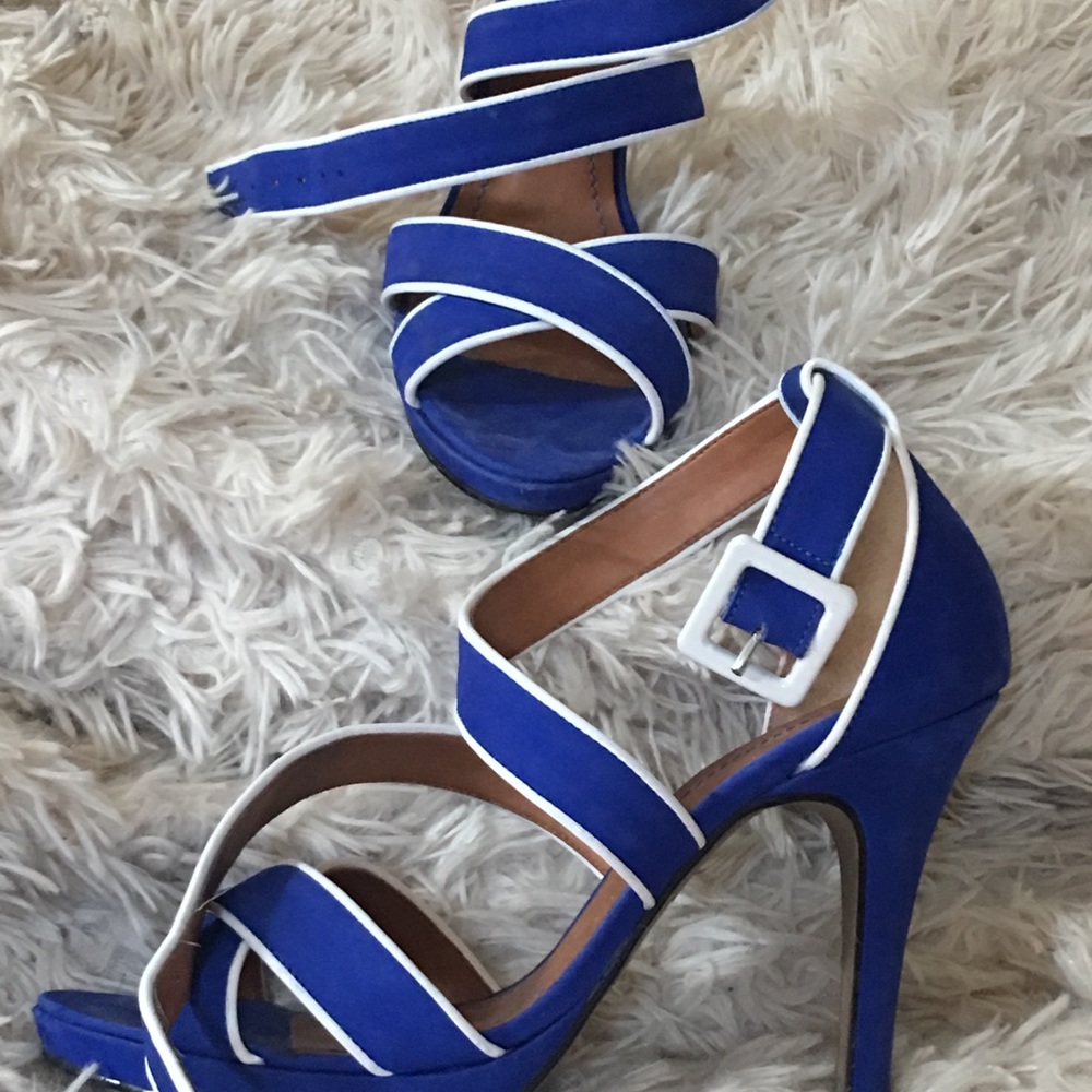 Straps blue sandals